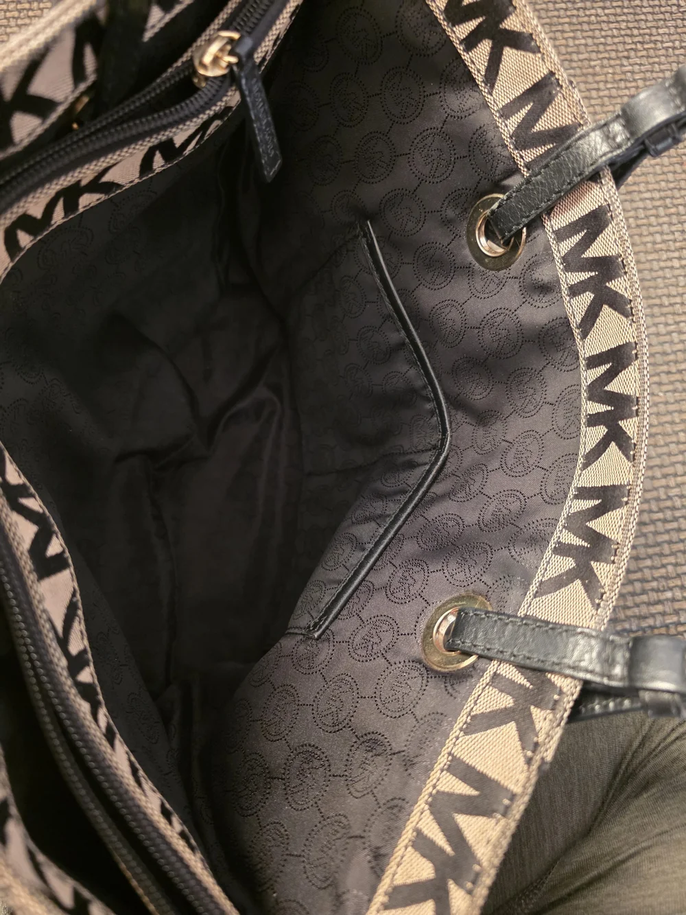 Michael Kors Black Logo Tote Bag with Black Straps - Picture 6 of 9
